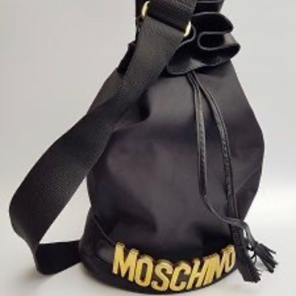 ✨RARE FIND✨ AUTHENTIC vintage Moschino buket bag